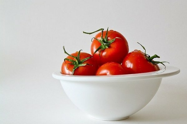 Det rekommenderas att äta färska tomater, eftersom kolin förstörs efter värmebehandling (Foto: Pixabay.com)