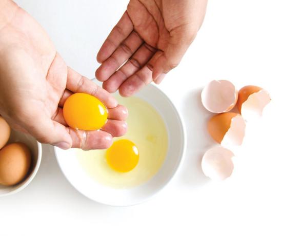 Hur snabbt dela en massa ägg i äggulor och vita. Bilder - Yandex. bilder