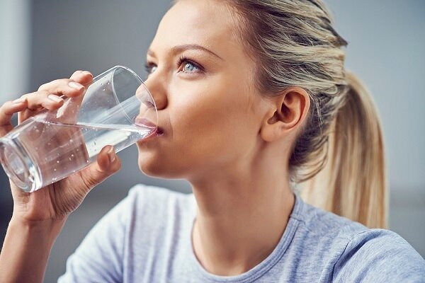 Du måste dricka minst 1,5 liter vatten per dag