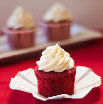 Hur man lagar en ljus muffins, muffins "Red Velvet" till gäster sa wow