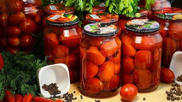 Tomater för vintern "Honey" utan sterilisering