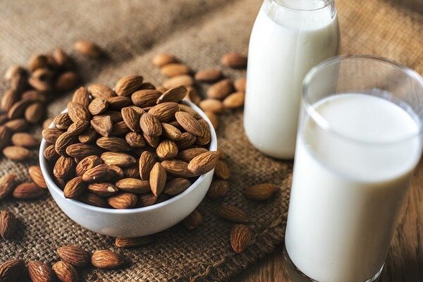 Mandelmjölk har mindre protein. (Foto: Pixabay.com) 