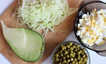 Två enkel sallad med rädisor