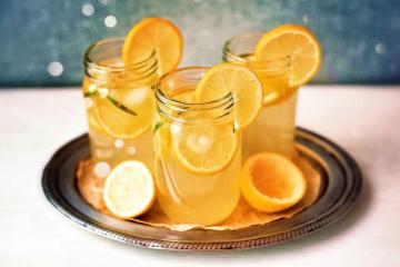 Hemlagad limonad gjord av citroner