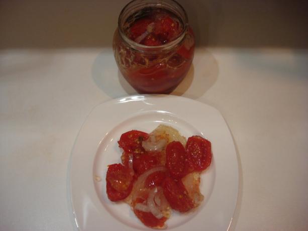 Bild tagen av författaren (tomater i gelatin klar)