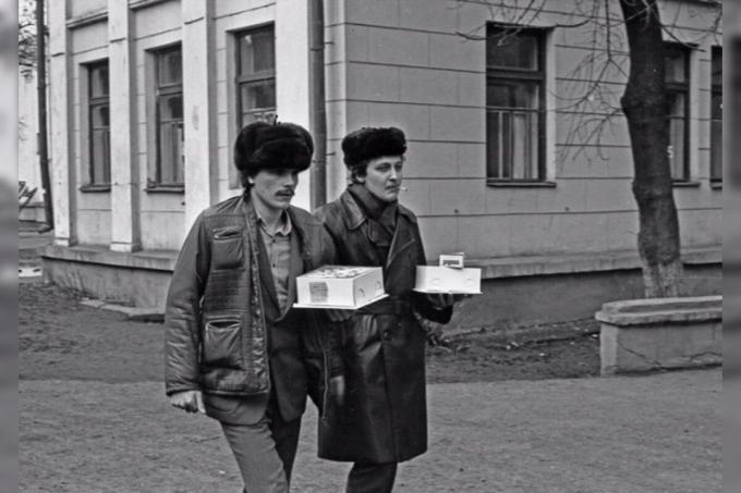 Vandra till gästerna med tårta i sovjettiden. Bilder - Yandex. bilder