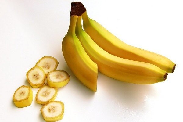 För att förbättra effekten av bananer kan du göra en cocktail med kefir (Foto: Pixabay.com)