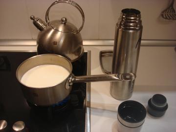 2 enkelt förfarande för framställning av varm mjölk. Nu hushållsavfall enkelt!