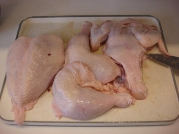 Soppa, rullar och köttbullar från en kyckling. Hur använder jag alla delar av denna fågel.