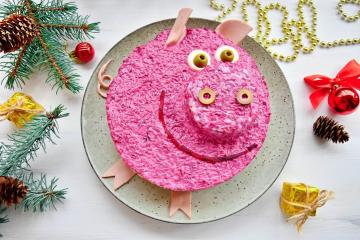 Nyårs "Sill under päls" i form av en gris
