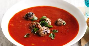 Köttbulle soppa, bönor och tomatjuice