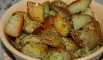 Potatis, bakas i vitlöksolja