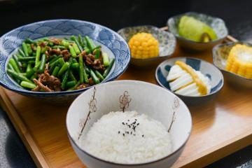 Hur man lagar ris för en sida maträtt som han lämnade inte sämre än den japanska