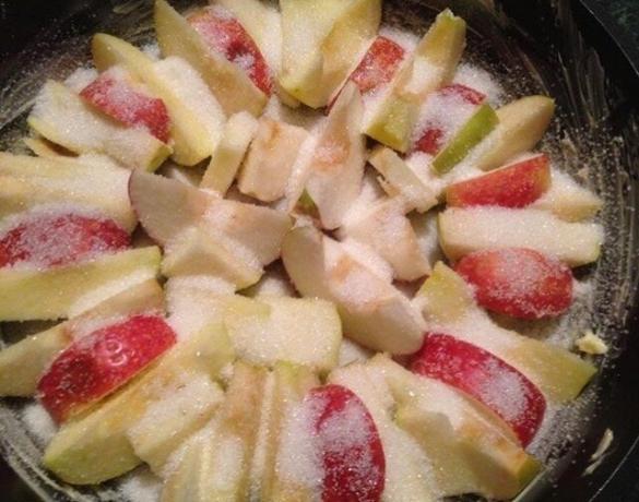 Innan bakning äpplen.