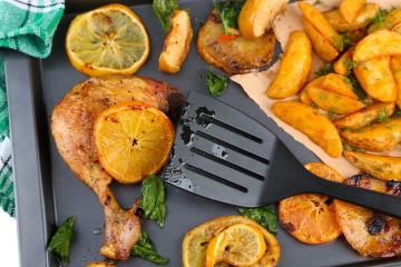 Hur man lagar kyckling ben med potatis och apelsiner