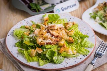 Klassisk Caesarsallad med kyckling