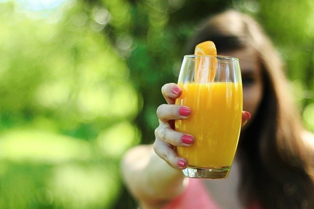 Dessutom bör ju juice inte konsumeras på fastande mage så att det inte finns några hälsoproblem (Foto: Pixabay.com)