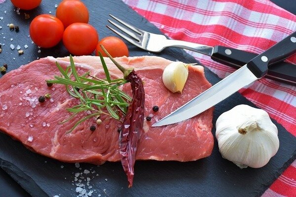 Köp bitar av kokt kött istället för biffar. (Foto: Pixabay.com)