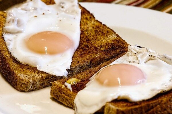 Det är inte tillrådligt att värma ägg, eftersom detta gör skålen farlig (Foto: Pixabay.com)