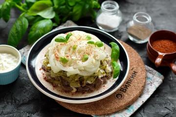 "Men's Tears" sallad med nötkött och inlagd lök