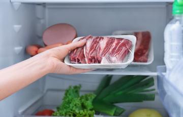Användbara tips för korrekt och snabb avfrostning kött och fågel