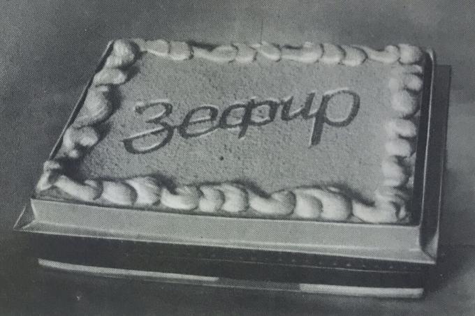 Pie "zephyr-våffla". Foto från boken "Produktion av bakverk och kakor," 1976