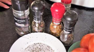 Hur åter fylla bruket kryddor. två sätt