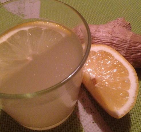 Drink av ingefära och citron kan hjälpa gå ner i vikt. Gör denna dryck är inte svårt, och du kommer att känna effekten mycket snart. Dricker inte hårt. Proportioner skriver beräknas få - 1 liter färdig dryck.